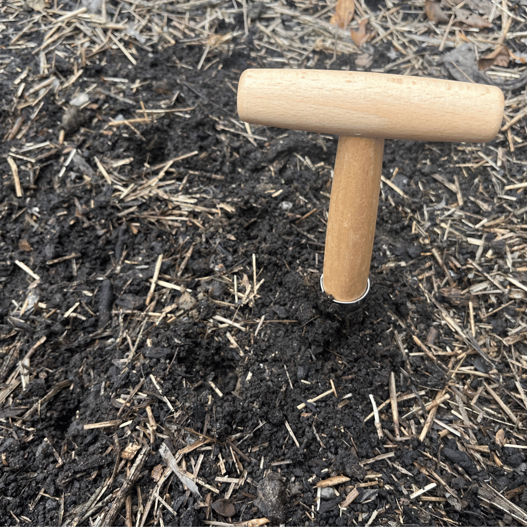 Wood-handled Dibber