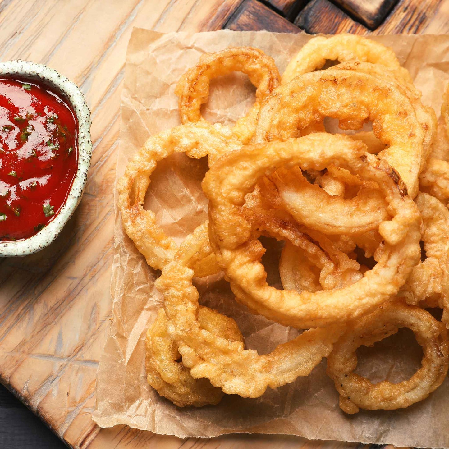 A plate of Ringmaster White Sweet Spanish onion rings.